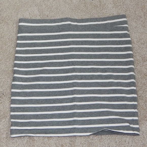 Forever 21 Dresses & Skirts - 5 for $5 Gray Stripe Skirt